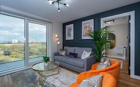 Modern Waterfront Living City'S Hotspots Nearby